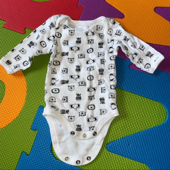 BUNDLE ✅ 6pcs onesies - Picture 8 of 9
